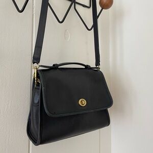 Black vintage coach purse No 0633-333 with handle